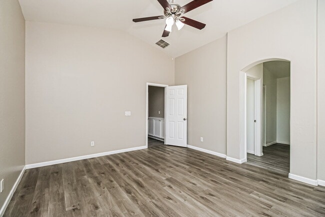 Building Photo - 2725 E Carol Ave