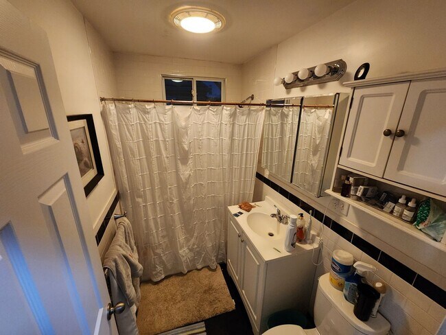 Building Photo - Top-notch and Unique apartment