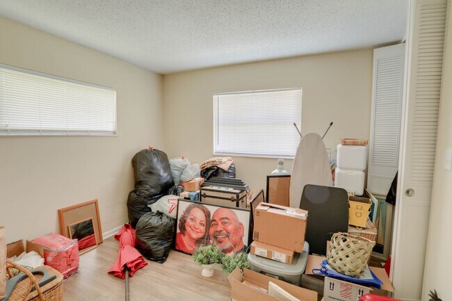 Building Photo - 3086 Bluebrook Dr