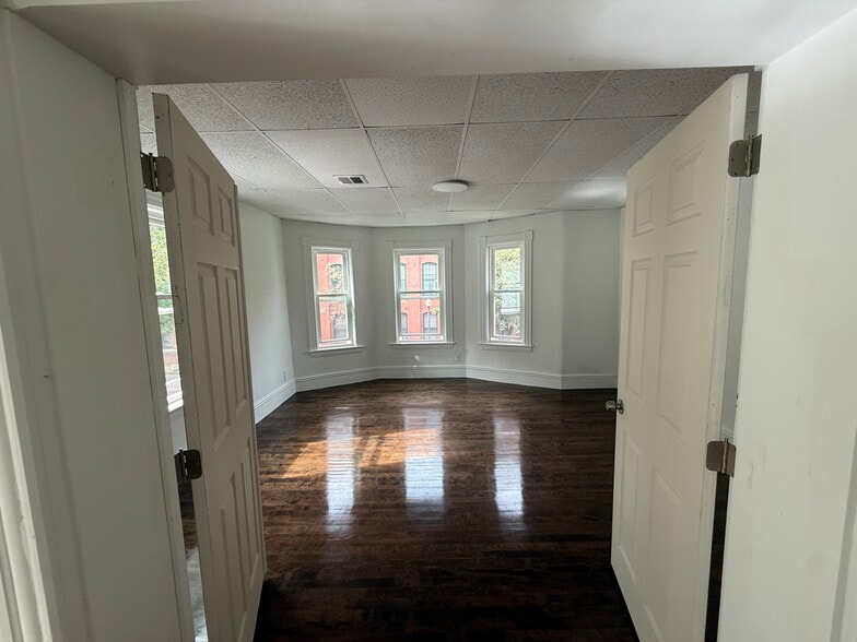Primary Photo - 25 Wyman St