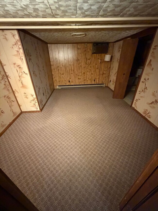 Building Photo - Spacious 4BR in a Quiet, Private Pocket