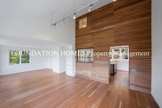 Building Photo - Stunning 4BD/2.5BA Boyle Park Home!  Solar...