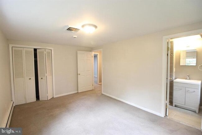 Building Photo - 4401 Jackson Pl