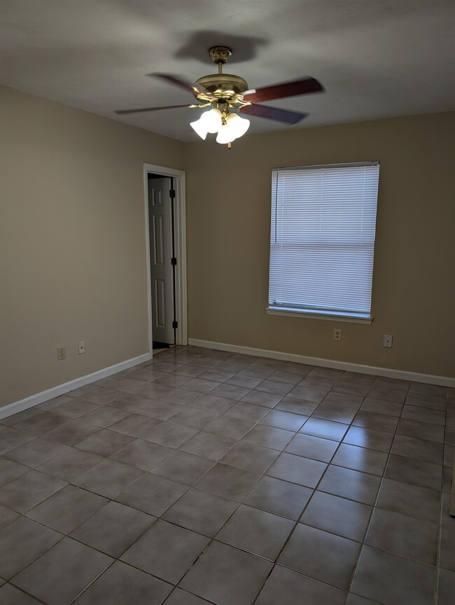 Building Photo - 2035 Continental Ave