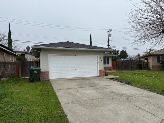 Building Photo - 3 bedroom single story in Manteca!