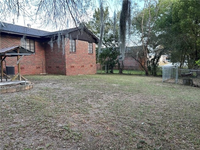 Building Photo - 469 Creek Cir Dr W