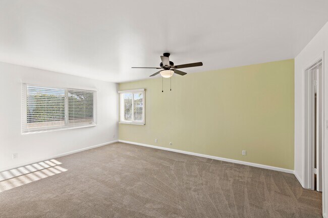 Building Photo - 20152 Redlands Dr