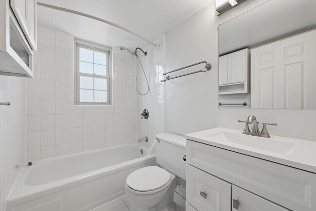 Building Photo - 525 Bashford Ln