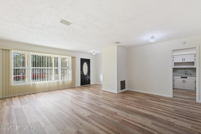 Building Photo - 4103 San Remo Dr