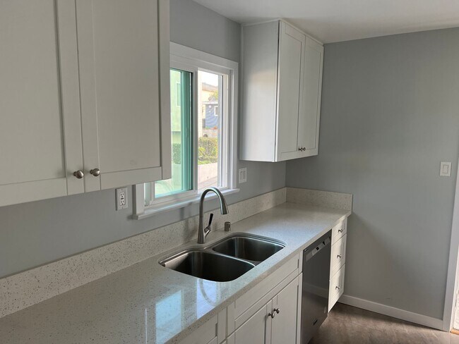 Building Photo - Sheldon St.