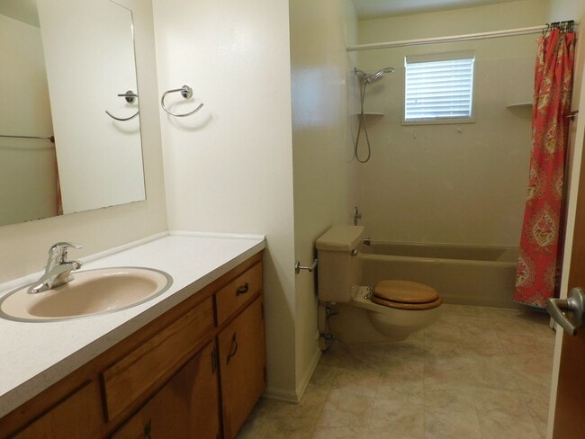 Building Photo - REDUCED - Redlands Home with Great Views