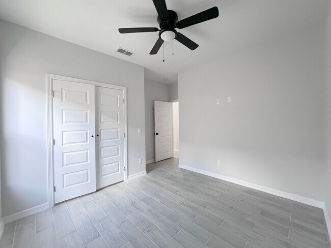 Building Photo - 504 N Alexandrite Ave