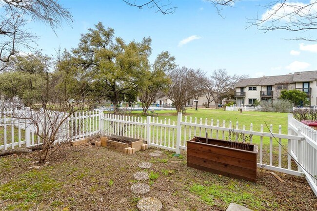 Building Photo - 1848 River Crossing Cir