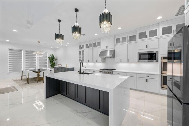 Building Photo - 3304 Belted Galloway St
