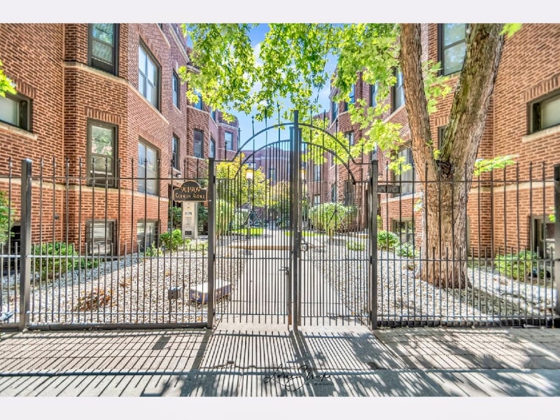 Primary Photo - 903 W Cornelia Ave