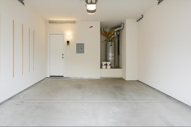 Building Photo - 671 Pointe Pacific Dr