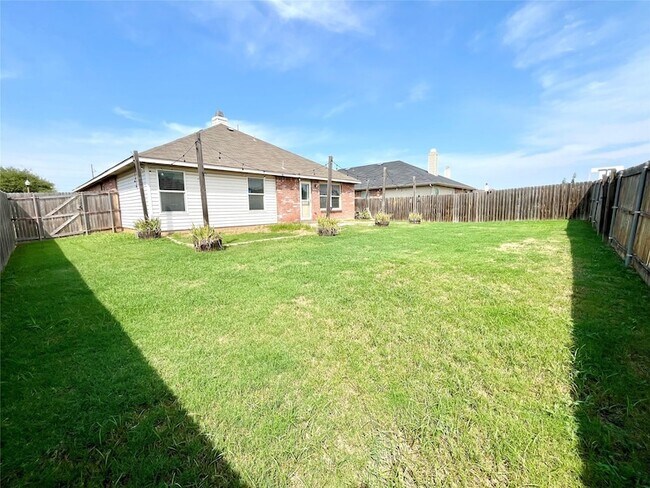 Building Photo - 3000 Groveland Terrace