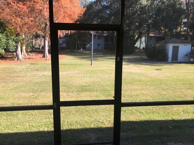 Building Photo - *MUST SEE* Southside Condo with Pool