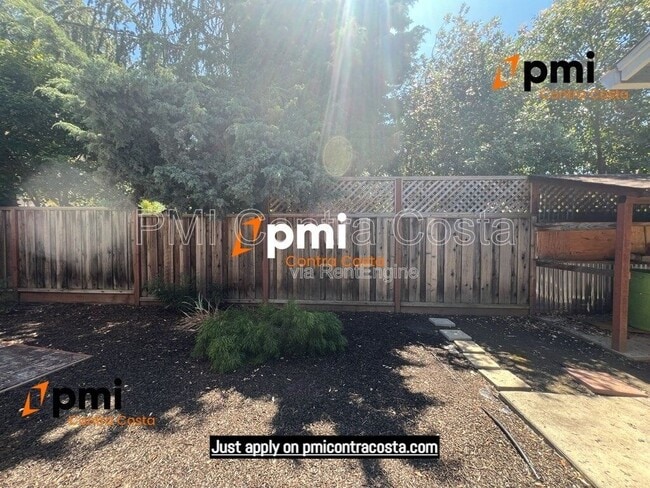 Building Photo - 1173 Las Juntas Way