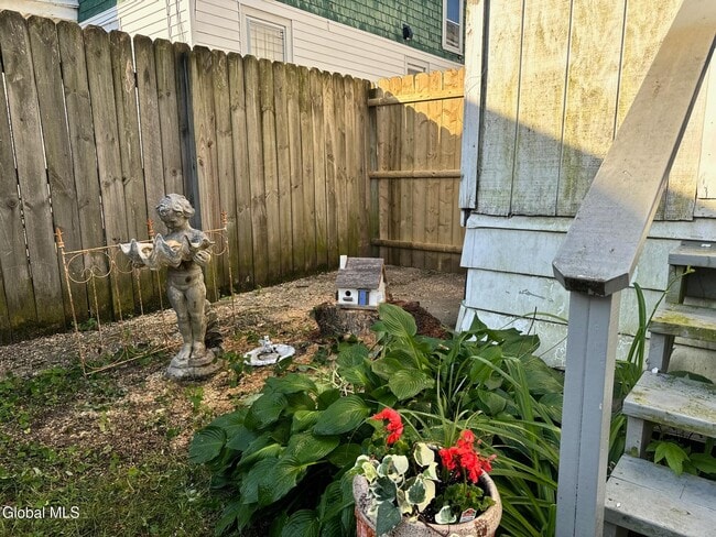 Building Photo - 7 Edison Ave