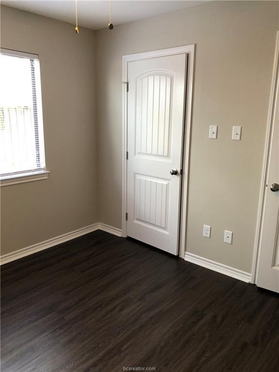 Building Photo - 718 San Saba Dr
