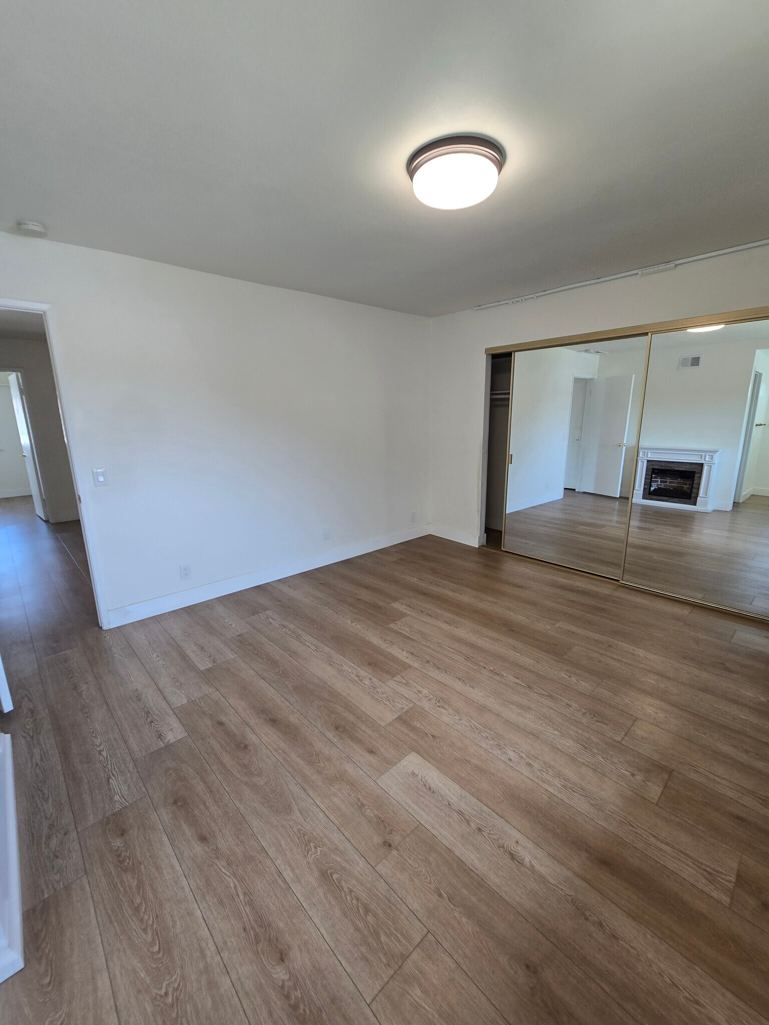 Building Photo - 10 Goldenbush