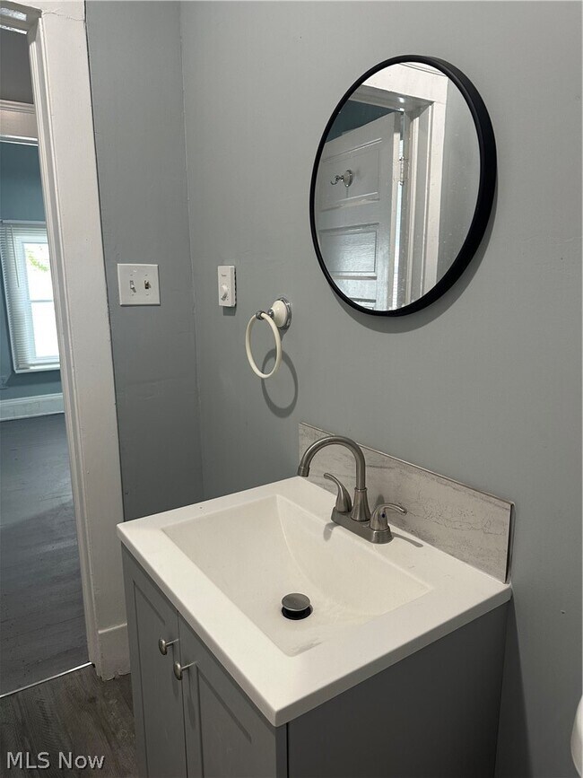 Building Photo - 3636 E 55th St