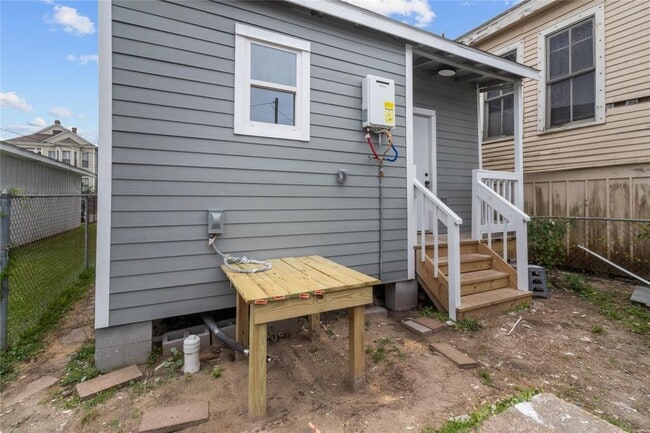 Building Photo - 3312 Sealy Ave