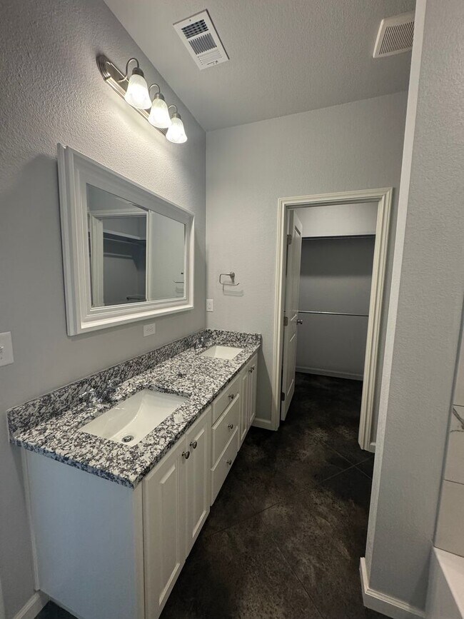 Building Photo - New built located in Beacon Pointe area!!!...