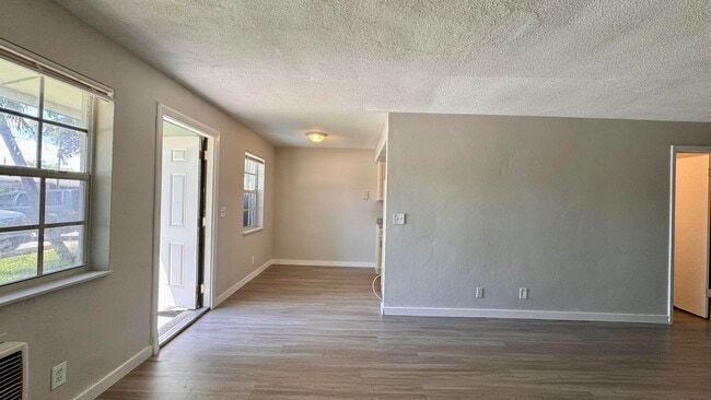 Building Photo - 141 NE 6th Ave