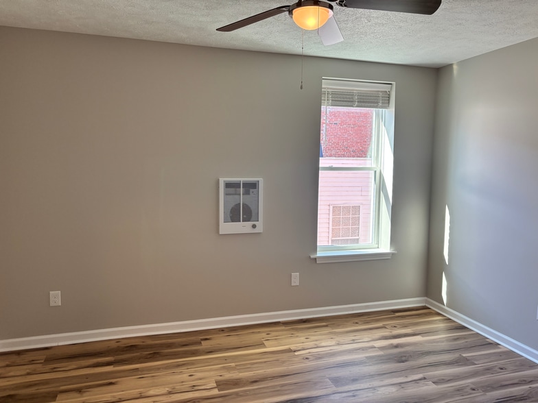 Building Photo - 215 N Bridge St