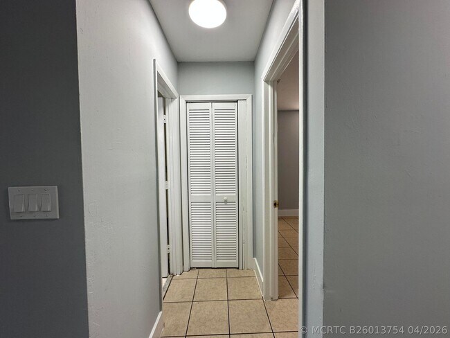Building Photo - 4819 Arjaro Dr