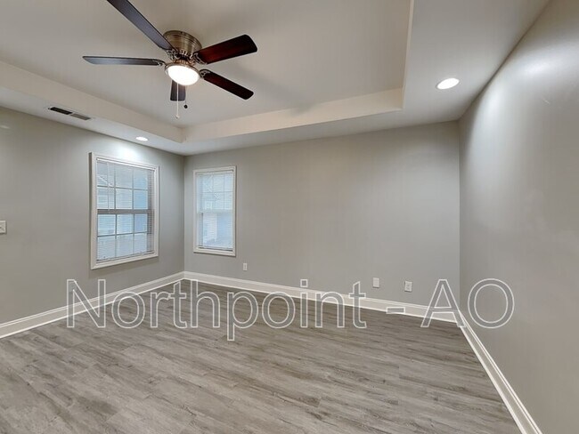 Building Photo - 1305 Sweetbriar Cir