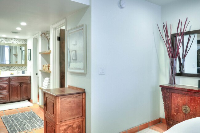 Building Photo - 7557 N Dreamy Draw Dr