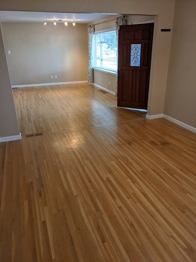 Building Photo - Stunning Ranch Home - Amazing Location - Backs up to Cherry Creek Trail