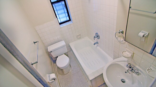 Floorplan - 1649 Nelson Ave