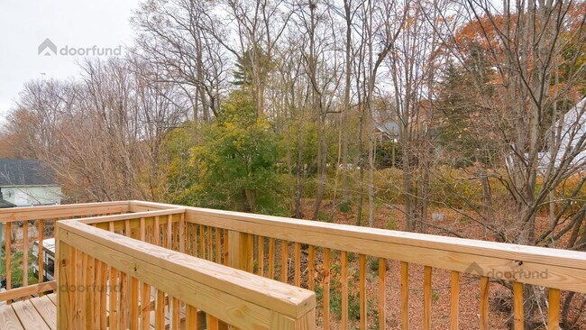 Building Photo - 144 Franklin St