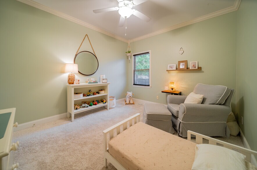 Building Photo - 10 Lotus Ct