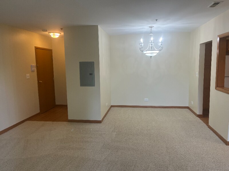 Building Photo - 550 W 75th St