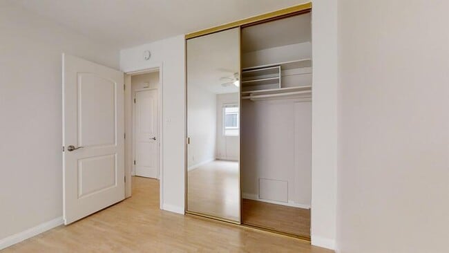 Building Photo - 503 Avenue G - C