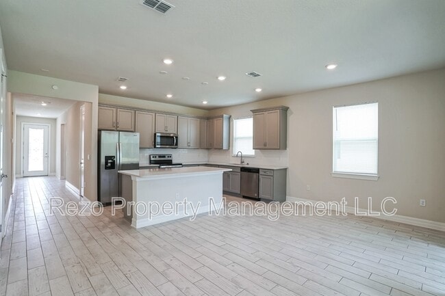 Building Photo - 2132 Live Oak Lake Rd