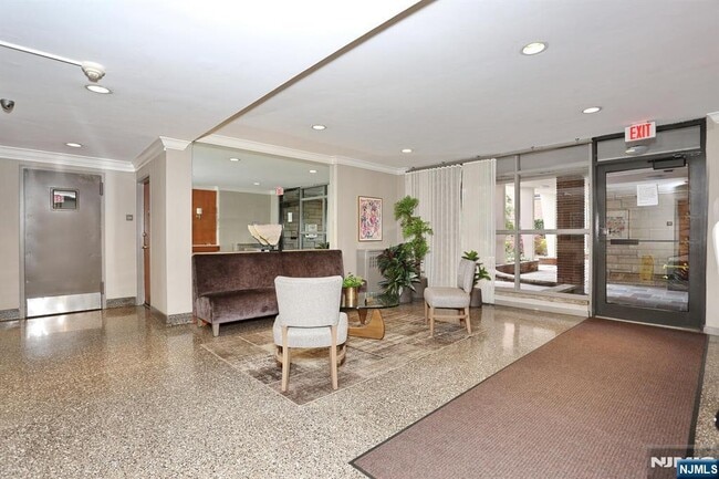 Building Photo - 208 Anderson St