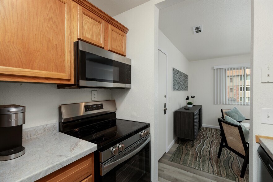 Building Photo - Pine Creek Apartments
