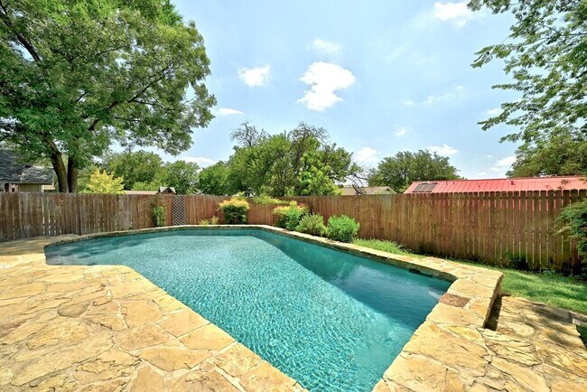 Building Photo - 6903 Moonmont Dr