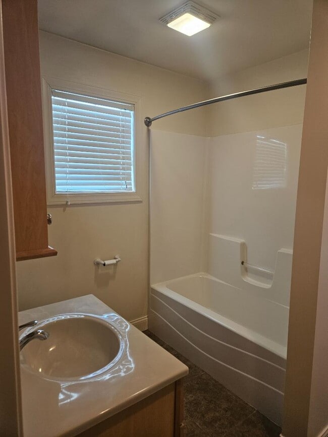 Building Photo - 728 W Calhoun St