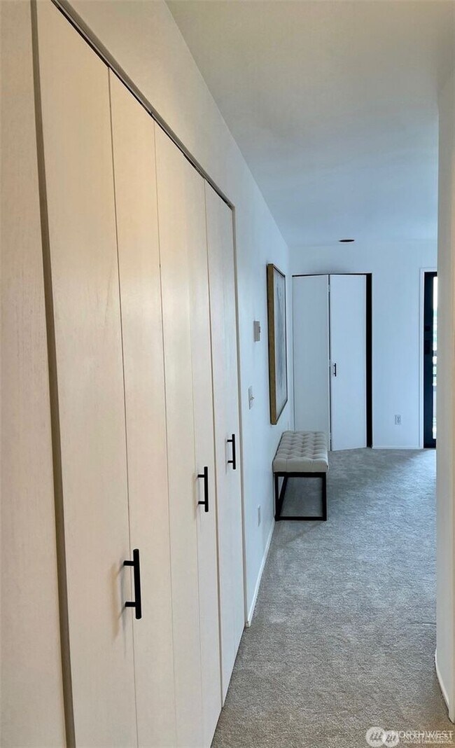 Building Photo - 2Bd/2Ba Seattle Condo