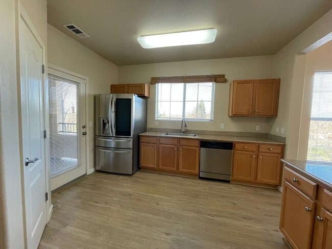 Building Photo - Vessona: Desirable Gated Community: 2bdrm 2bath with Loft!