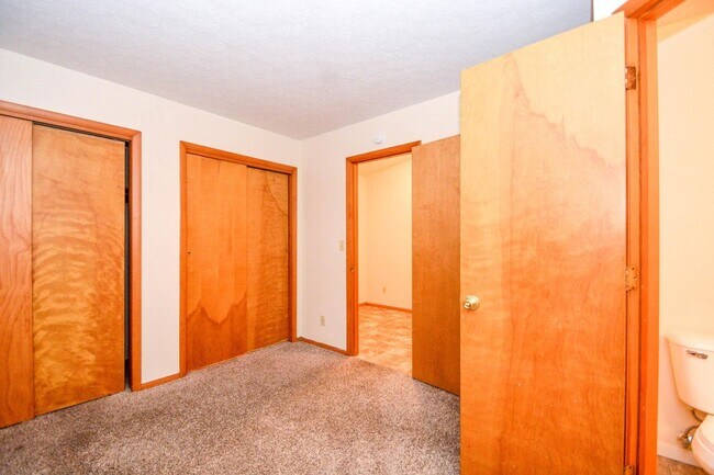 Building Photo - 543 E Smith Ave