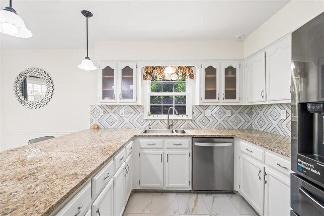 Building Photo - 8429 King William St