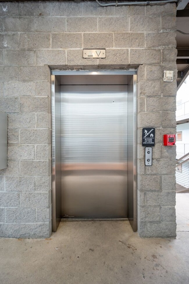 Building Photo - **WALKABLE MIDTOWN CONDO WITH BALCONY AND ...